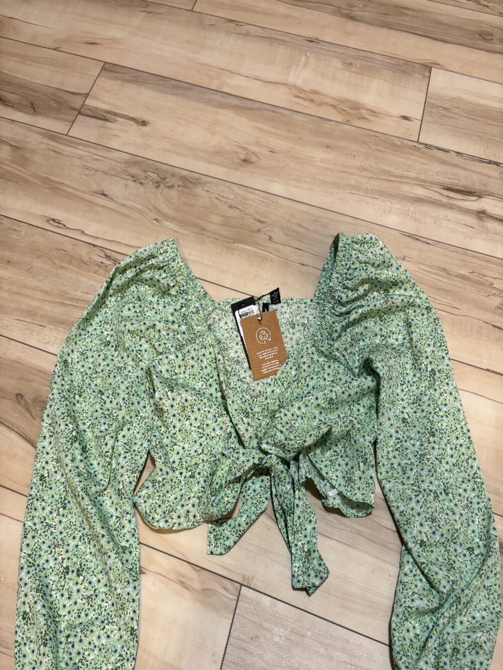 Green ditsy floral tie-front top (NWT)